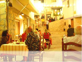 Gemütlich Abendessen in der kleinen Altstadt von Moraira